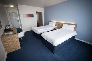 Отель Travelodge Limerick Castletroy Лимерик Двухместный номер с 2 отдельными кроватями-1